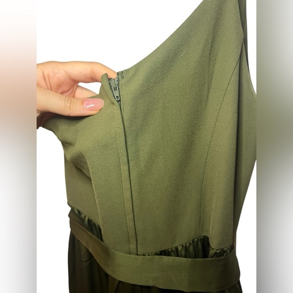 Green One-Shoulder gown - Picture 6 of 6